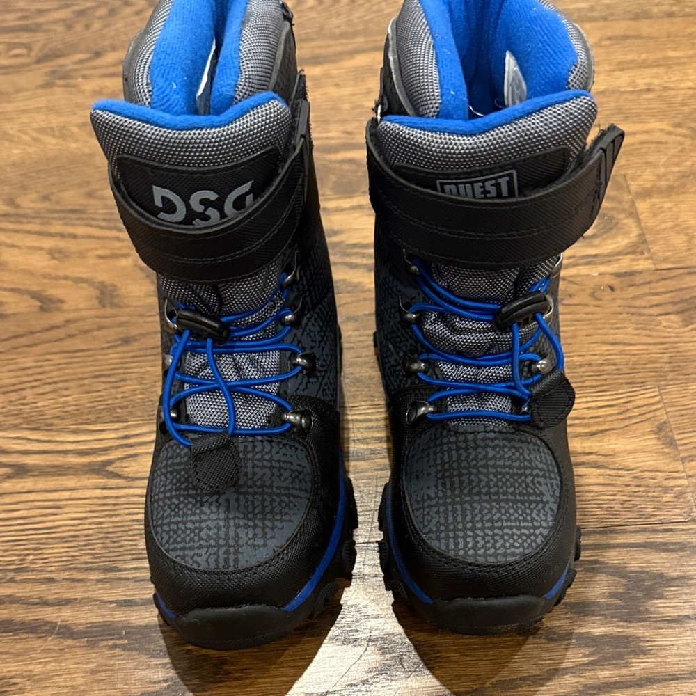 DSG Kids' Black and Blue Adventure Boots